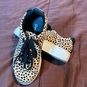 Big Girl’s Platform Sneaker by Qupid Brand.  EUC!